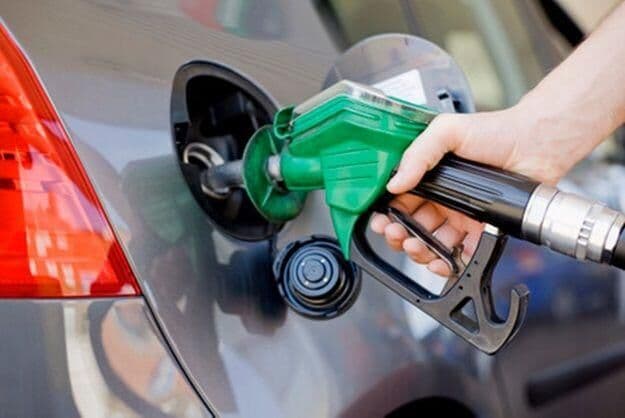 Preço da gasolina varia entre R$ 4,17 e R$ 4,49 em postos de combustíveis de João Pessoa