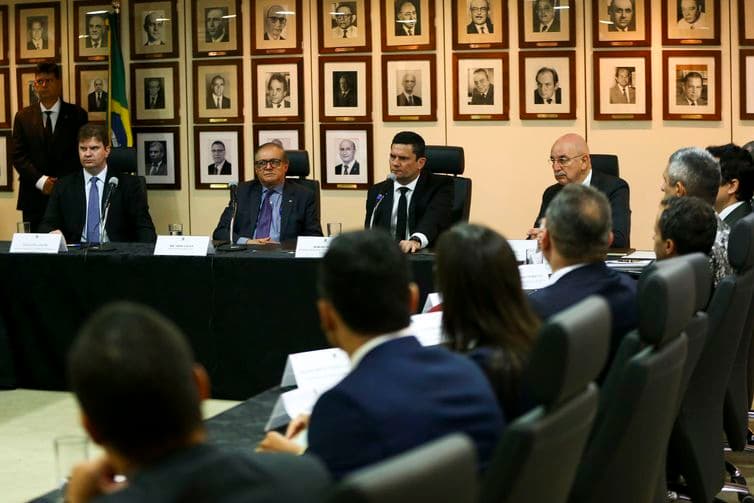 Governo implantará projeto-piloto de segurança em cinco municípios brasileiros, anuncia Moro