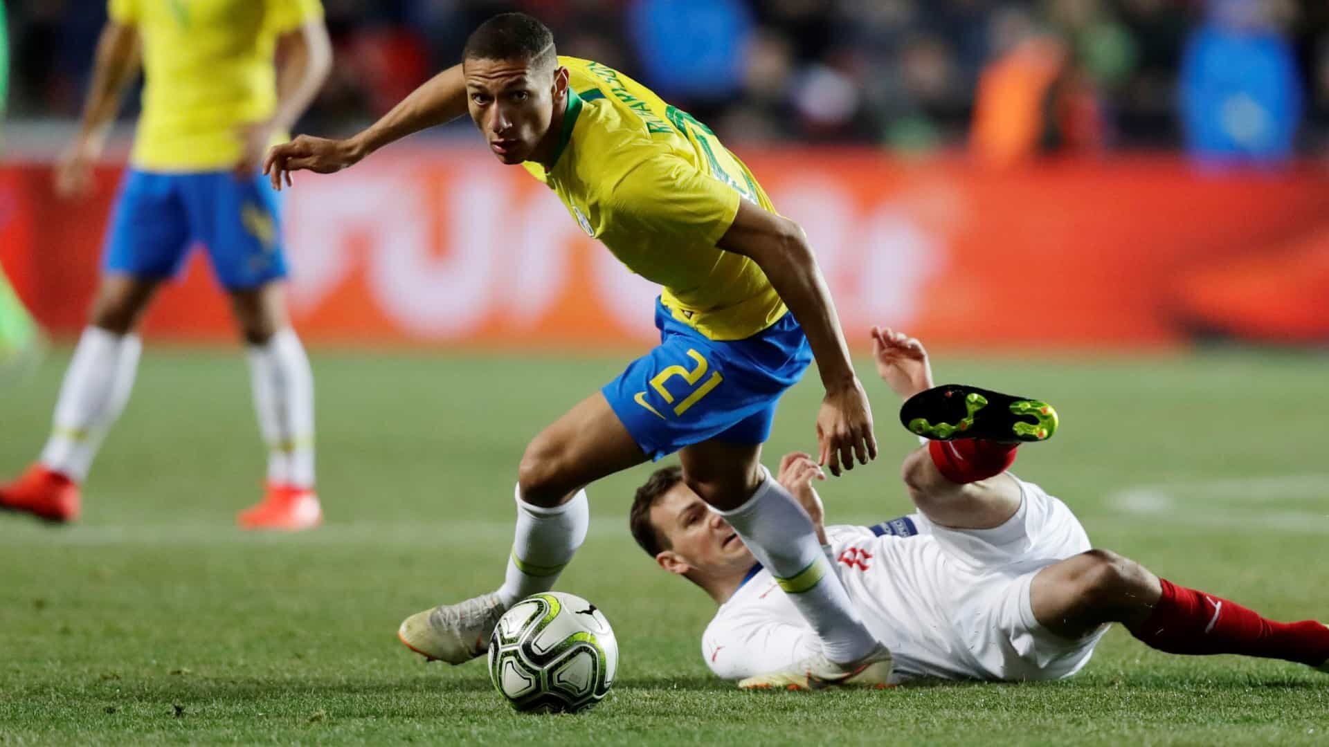 Brasil é vaiado após empatar com o Panamá em amistoso no Porto