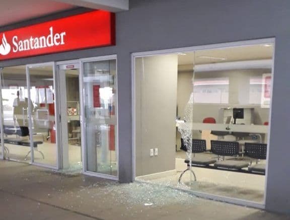 Tentativa de assalto a carro-forte deixa vigilante e estudante baleados na UEPB, em Campina Grande