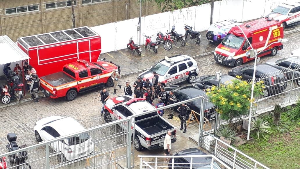 Bandidos que atacaram carro forte na UEPB roubaram malote e esconderam arma em caixa de violão