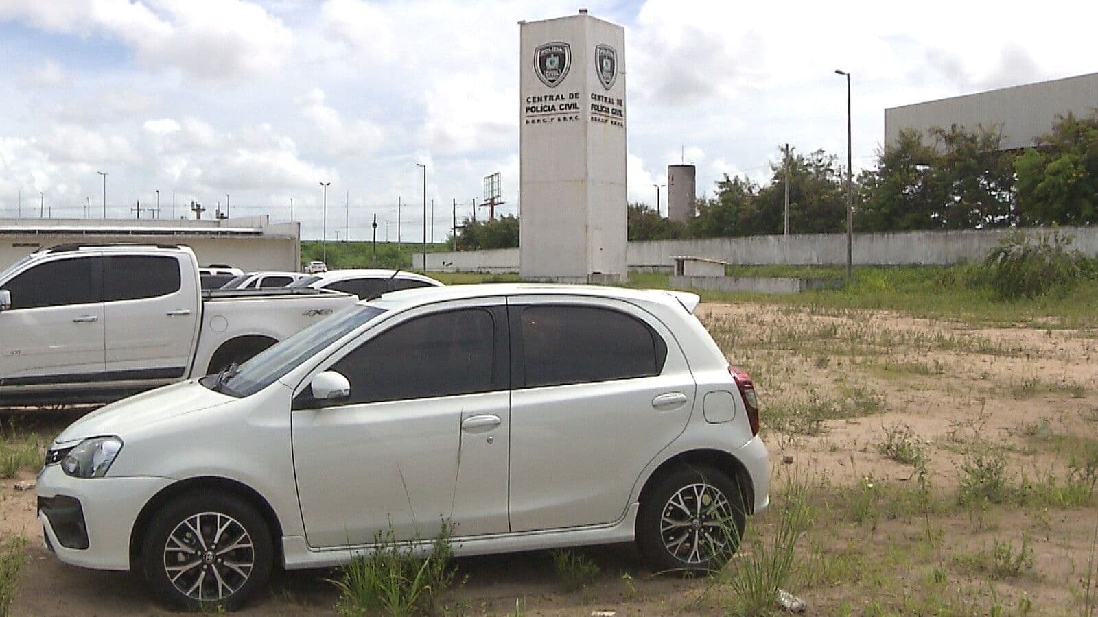 Perícia encontra sangue e areia em carro de professor encontrado morto em canavial