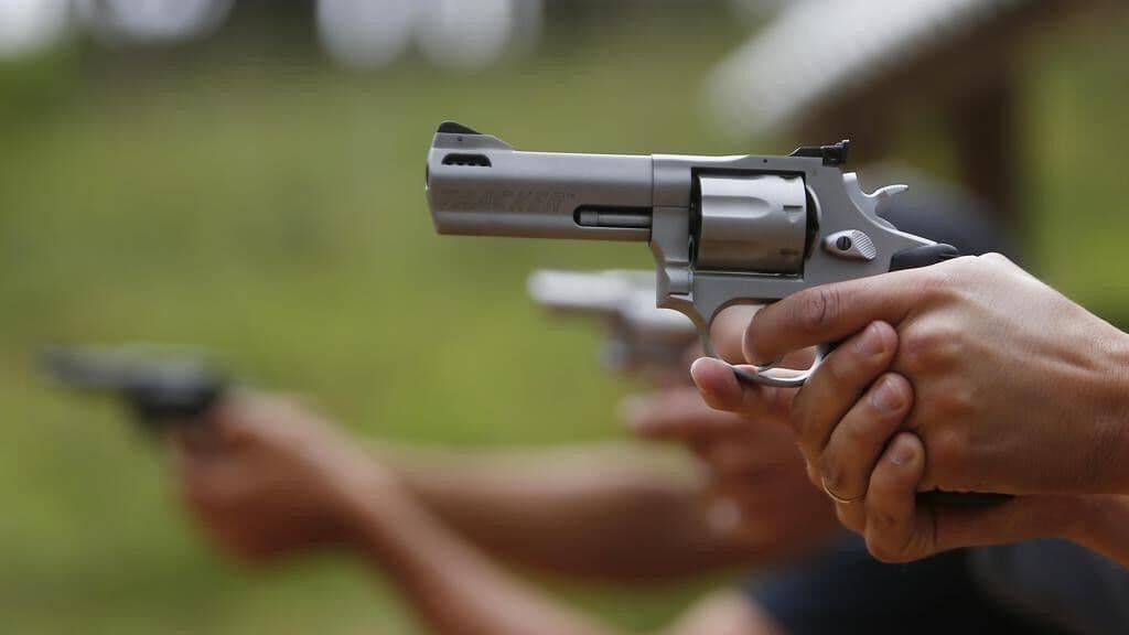 Com decreto, pessoas acima de 25 anos podem ter até 4 armas de fogo