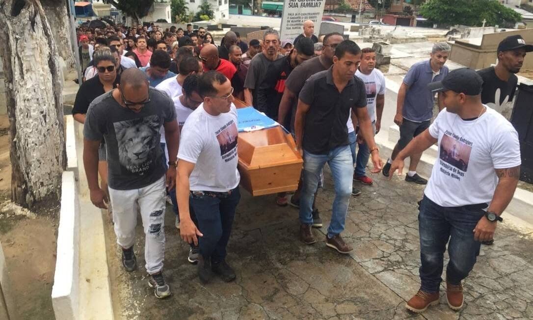 Pastor paraibano que morreu em desabamento de prédios é sepultado no Rio de Janeiro