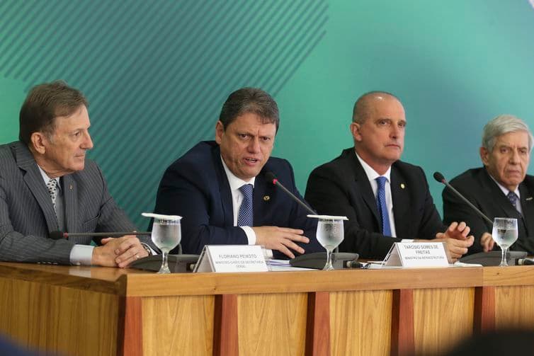 Governo destina R$ 2 bi para manutenção e pavimentação de rodovias
