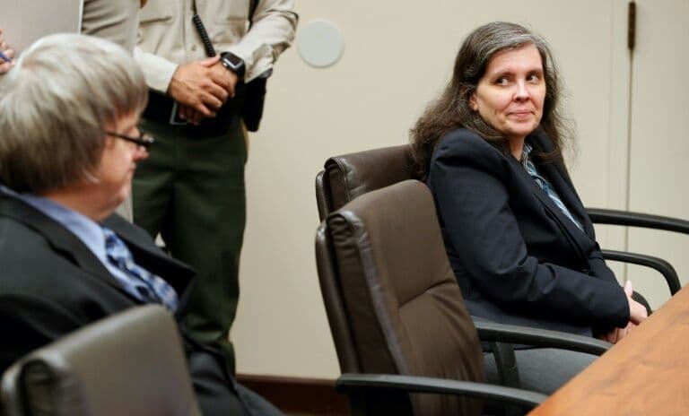 Pais que torturaram filhos são condenados à prisão perpétua nos EUA