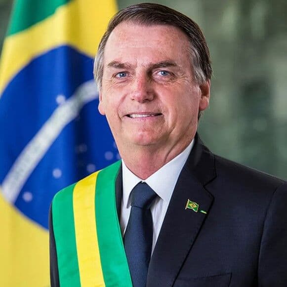 Bolsonaro divulga foto oficial como chefe do Executivo
