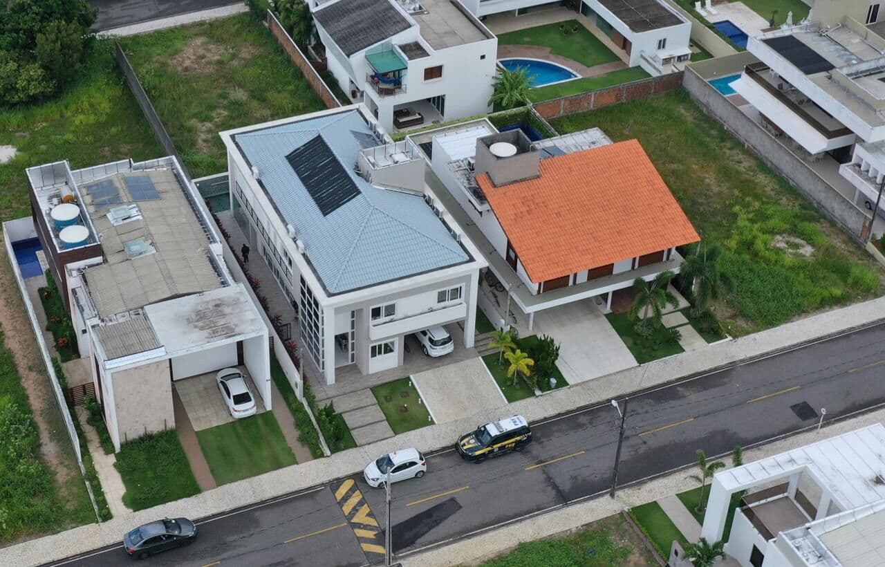 Secretária de Gilberto Carneiro é alvo de mandado de prisão na Operação Calvário; confira todos os alvos