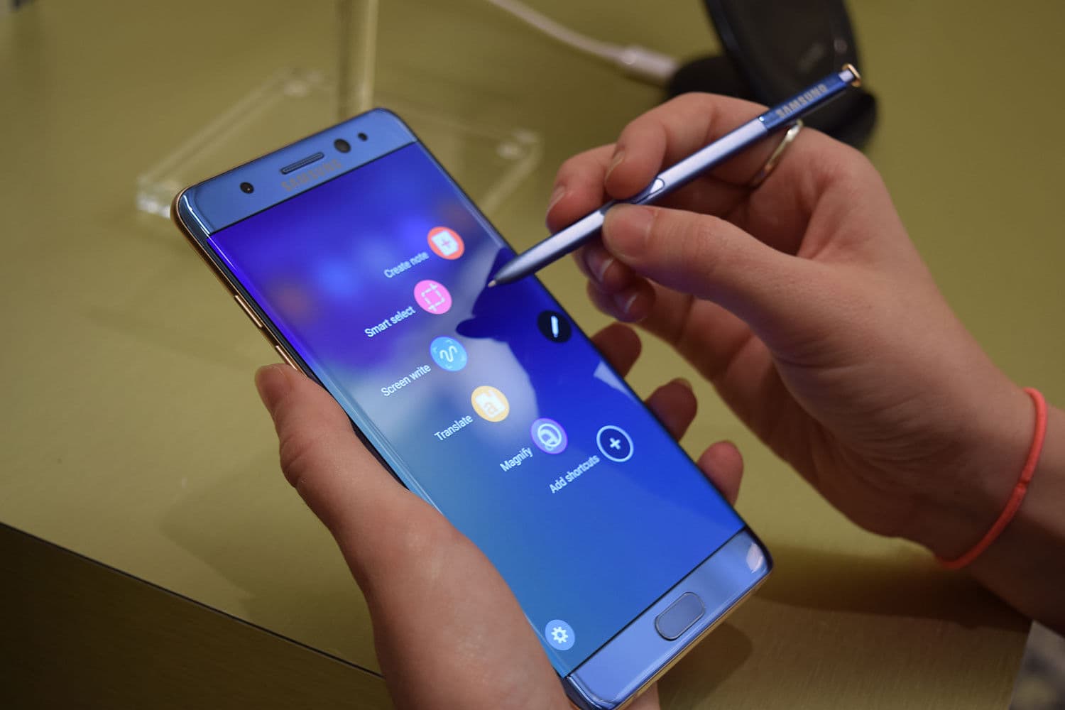 Companhias aéreas no Brasil proíbem aparelhos Galaxy Note 7 em voos