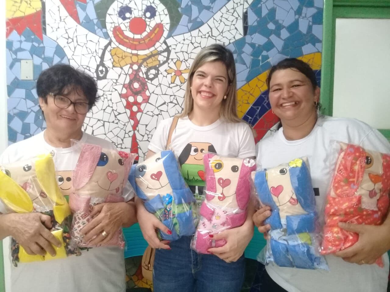 Projeto Naninha da Esperança visita crianças do HUAC