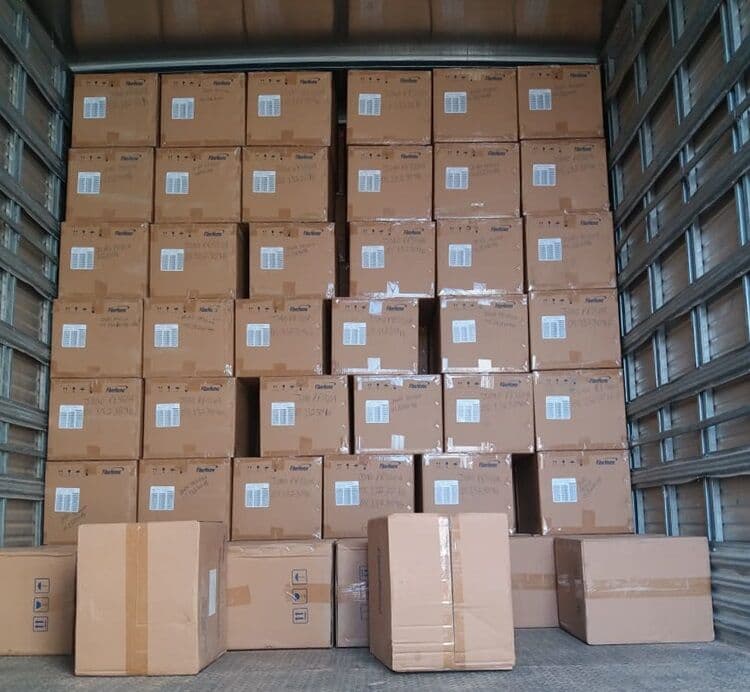 Receita flagra caminhão descarregando carga irregular de produtos de informática