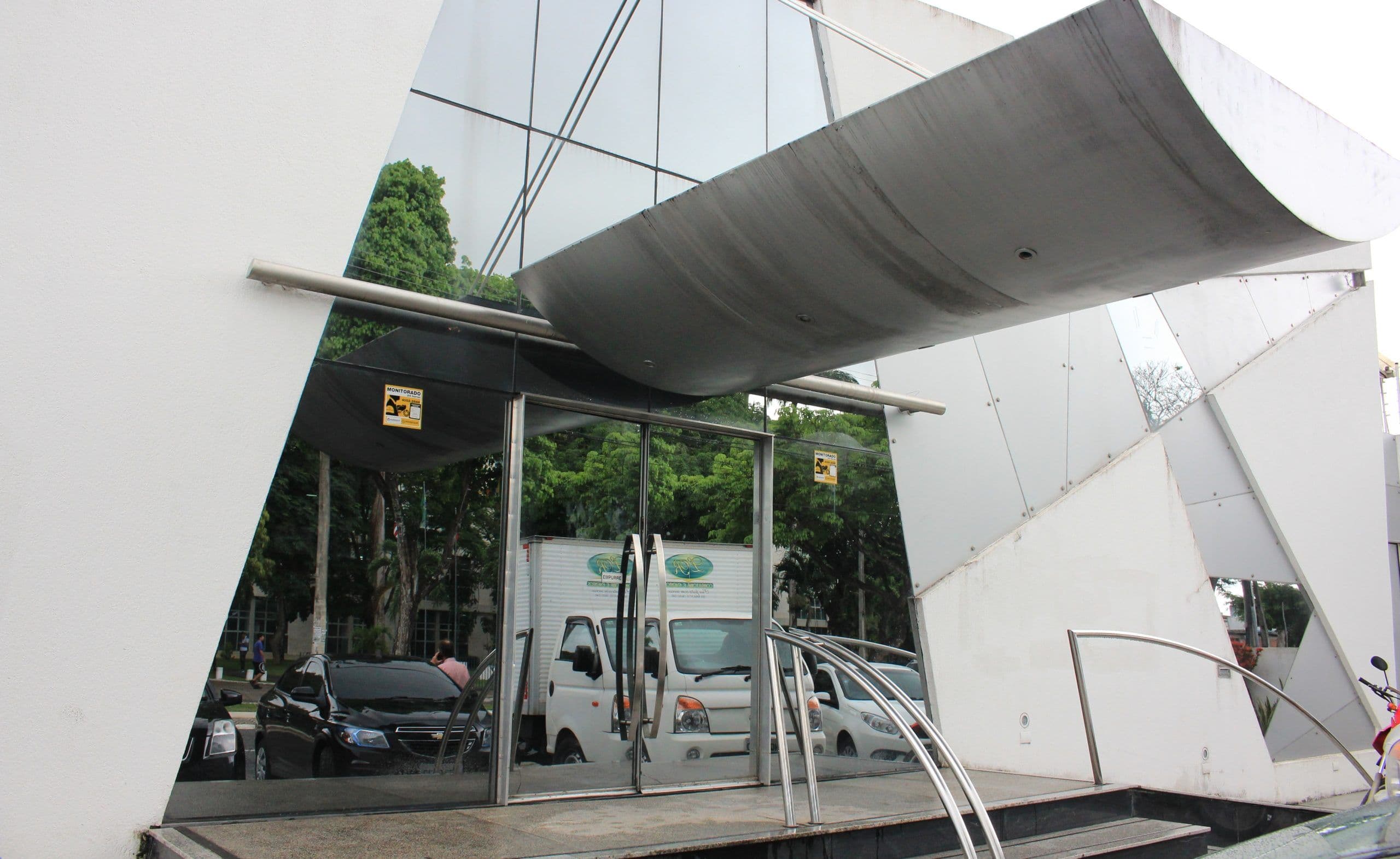 Temendo depredação da sede, PMDB pede reforço na segurança durante protesto