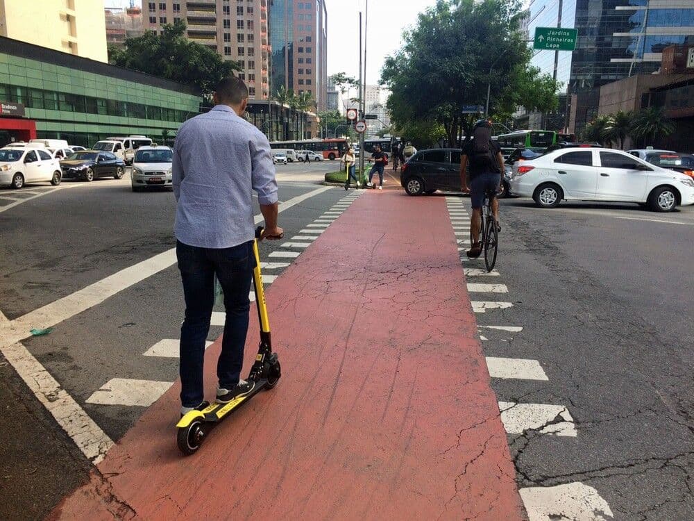 Justiça libera uso de patinetes sem capacete em São Paulo
