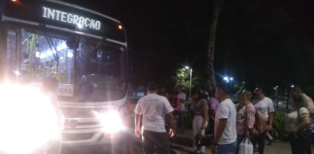Mulher é atropelada por ônibus no Parque da Lagoa, na Capital
