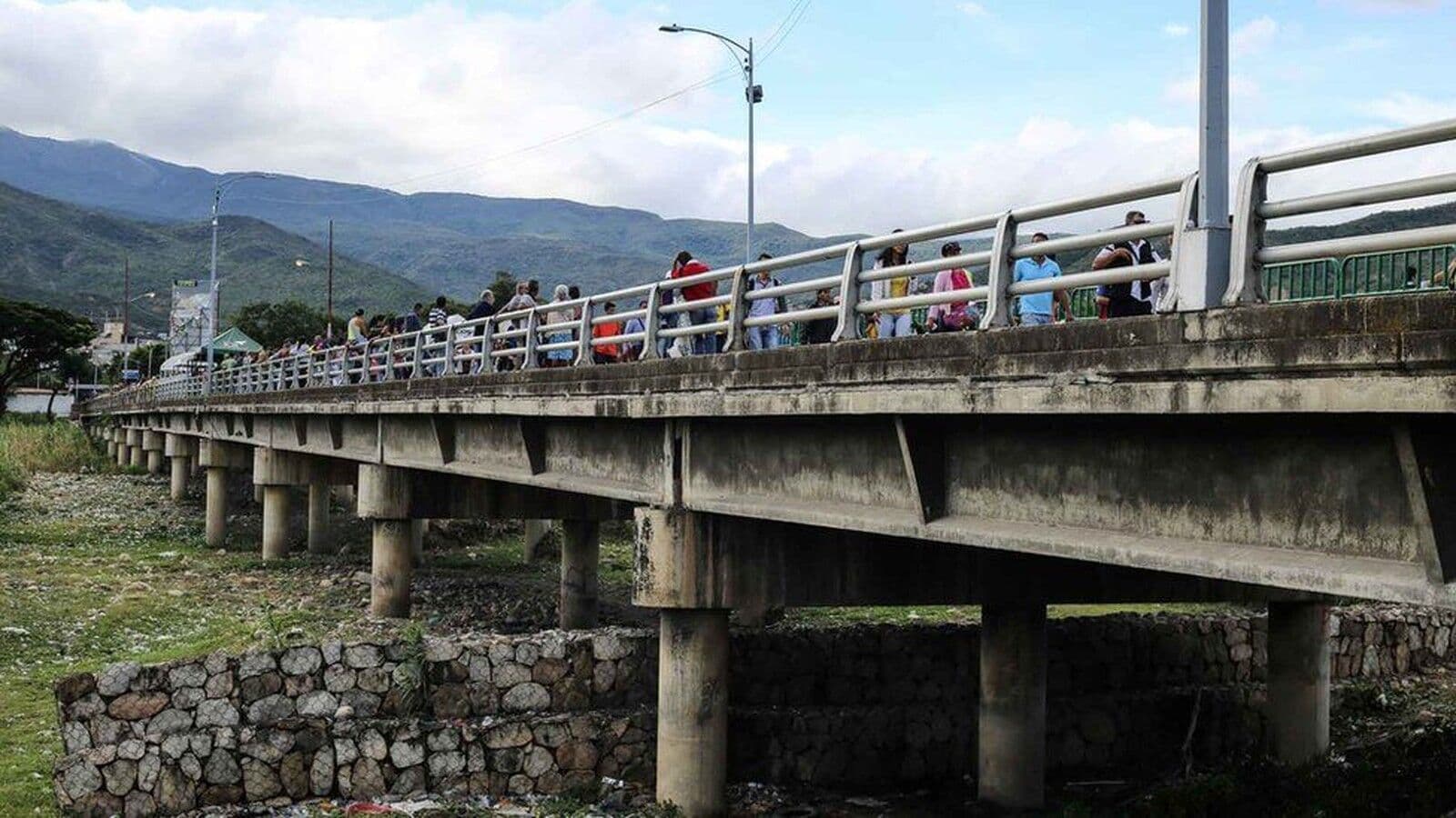 Maduro ordena reabrir ponte na fronteira entre a Venezuela e Colômbia