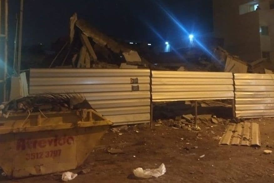 Prédio em construção desaba no bairro da Torre
