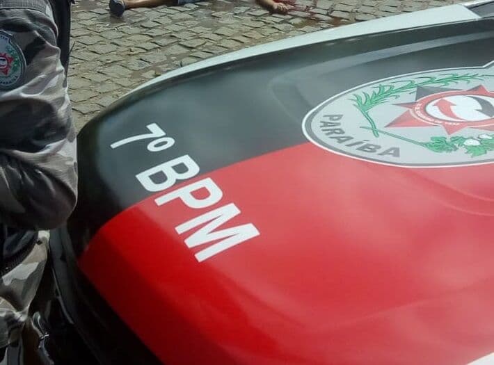 Homem é morto a tiros em frente a cemitério em Santa Rita