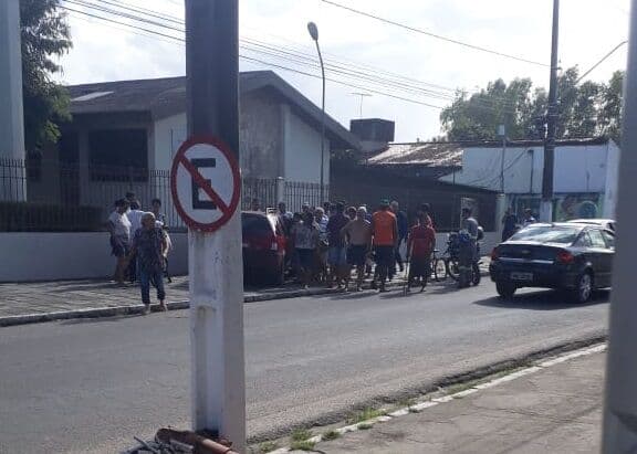 Homem é encontrado morto dentro de carro em avenida principal de Santa Rita