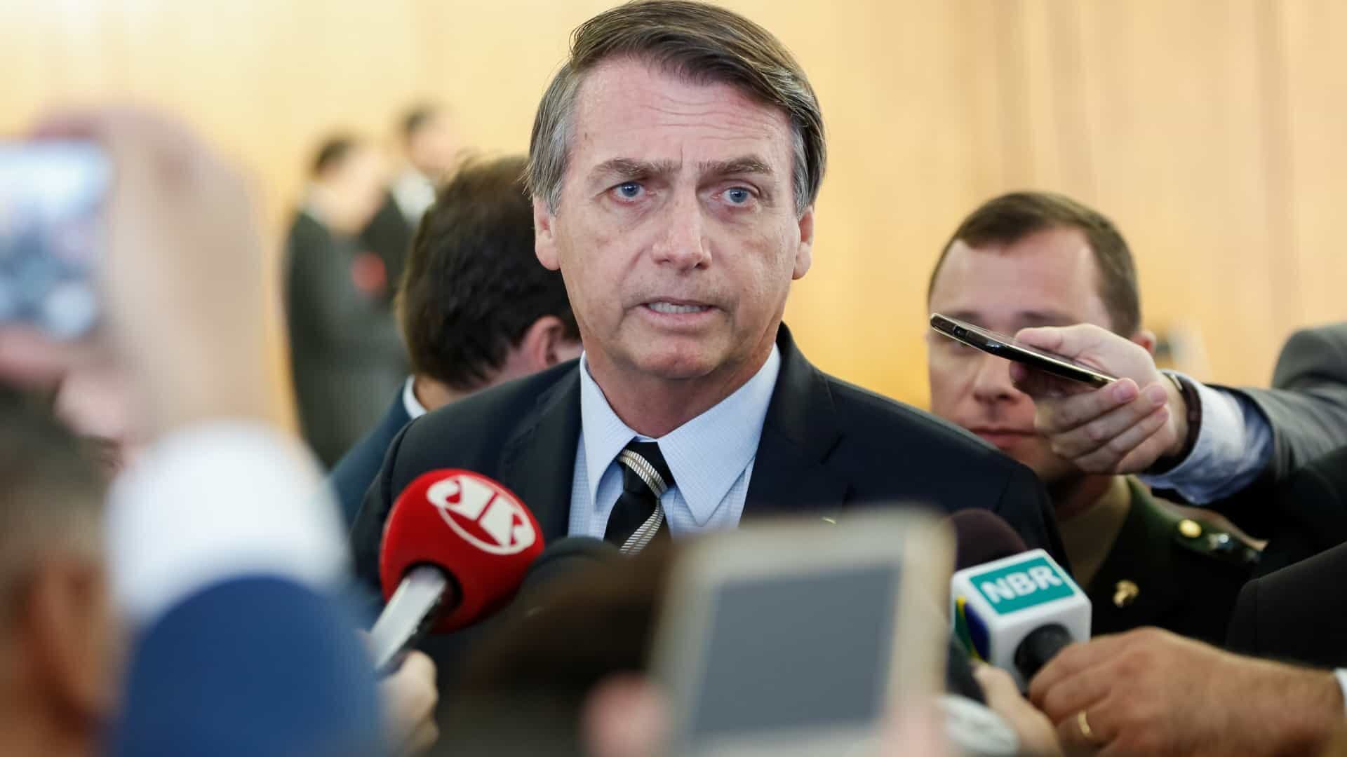 Bolsonaro diz ser censurado no WhatsApp e haver 'muita gente mais competente' que ele