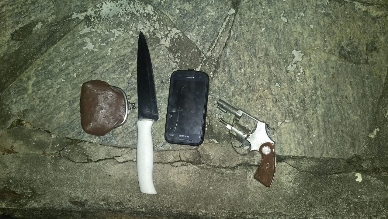 Bandidos são presos após fazer motorista de aplicativo refém e trocar tiros com a PM na capital