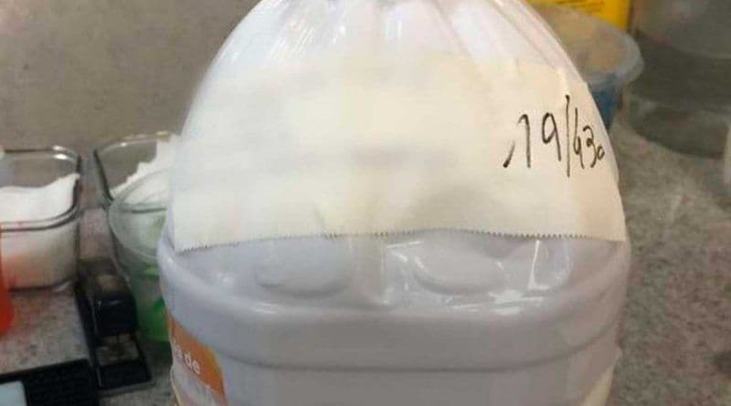 Hospital devolve rim em garrafa após atrasar exame