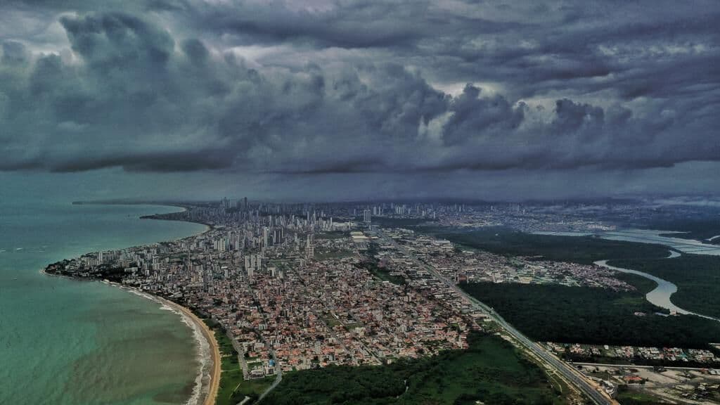 Inmet divulga novo alerta de perigo potencial para 64 cidades na Paraíba por causa de chuvas