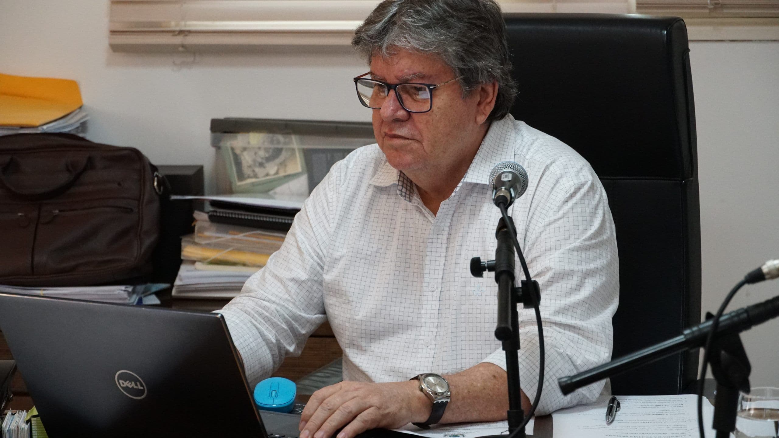 João Azevêdo entrega veículos ao DER para manutenção da malha rodoviária na Paraíba