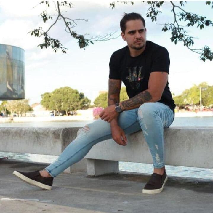 Profissional de Educação Física morre após sofrer acidente de moto e cair em canal de Campina Grande