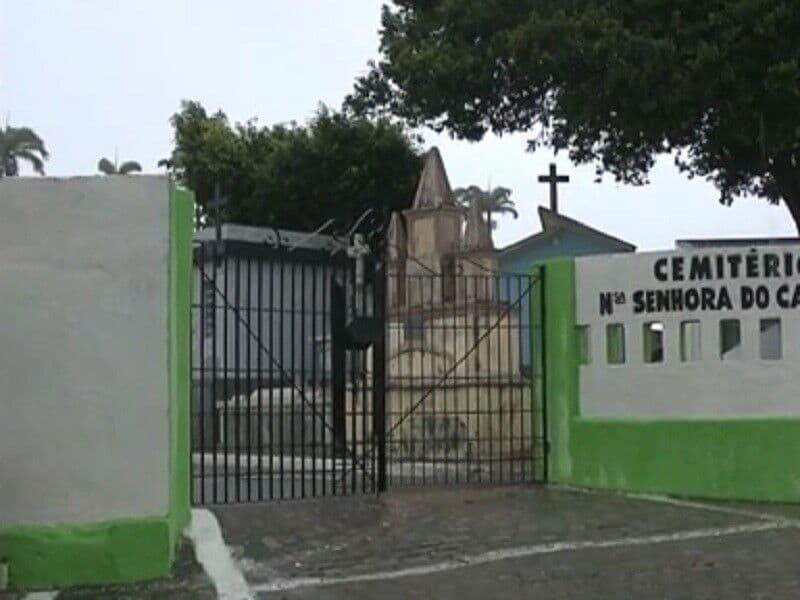 Bandidos roubam objetos de túmulos e assaltam visitantes em cemitério de Campina Grande