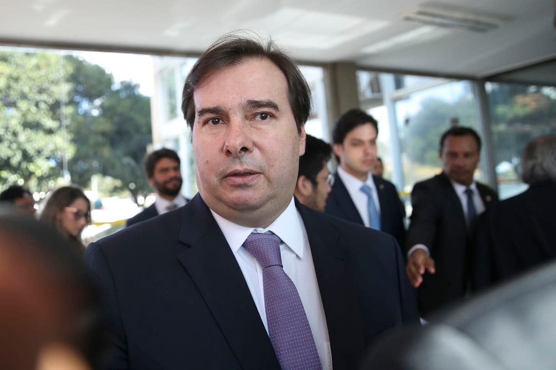 Maia diz que vai reformular critérios estabilidade de novos servidores na Câmara