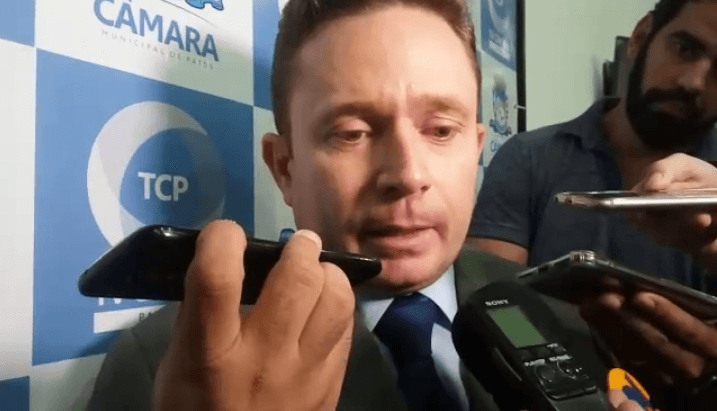 Prefeito de Patos renuncia ao cargo após quatro meses de gestão