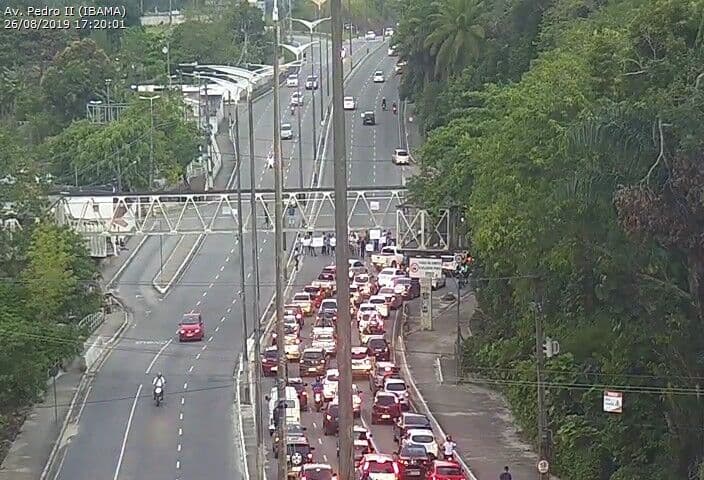 Manifestantes ocupam faixa da Avenida Dom Pedro II em defesa da Amazônia e trânsito fica lento