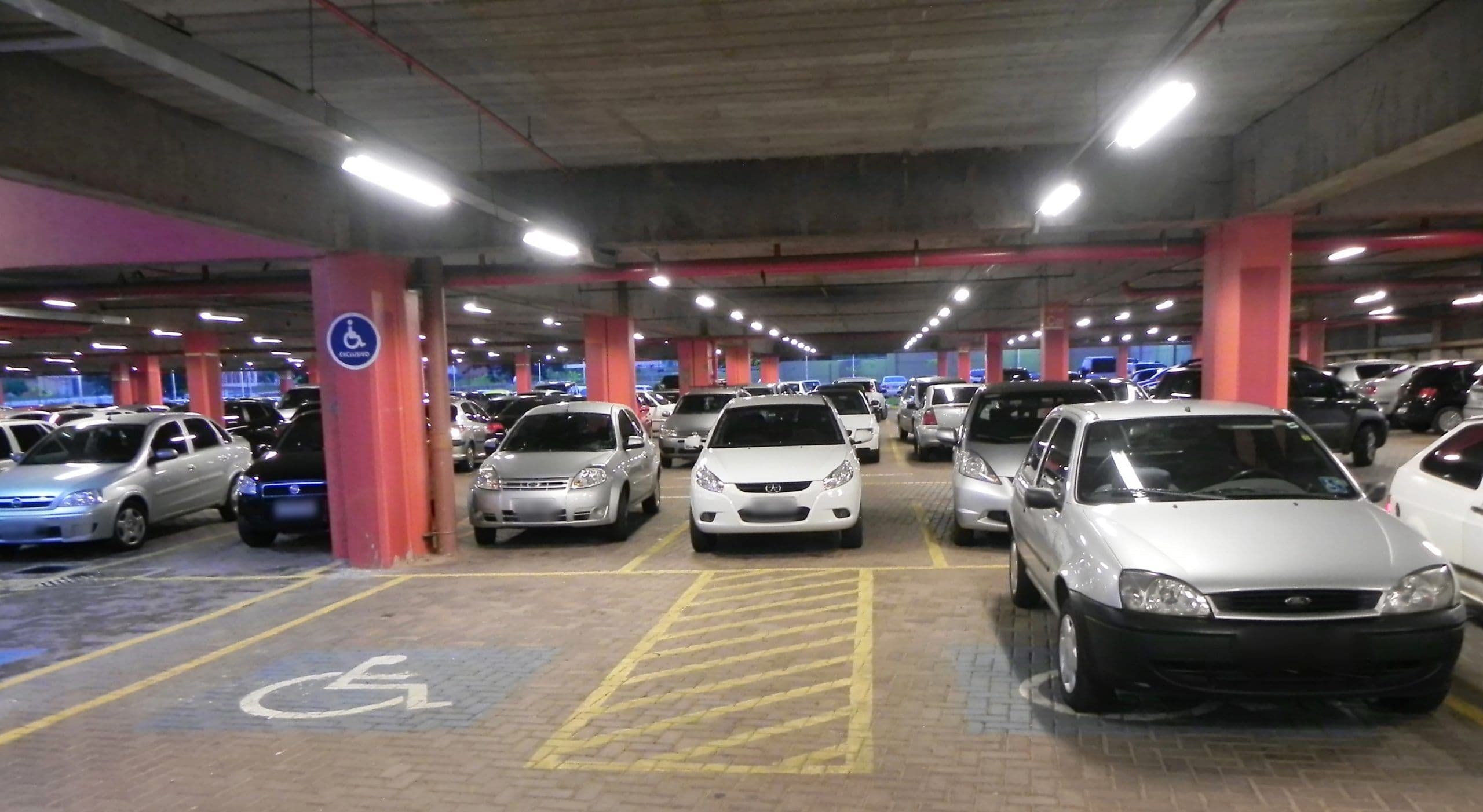 Procon-JP envia ofício a empresas e shoppings para dispensar cobrança de estacionamento