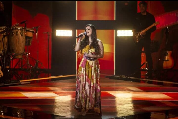 Paraibana Maria Kamila é classificada na estreia do The Voice Brasil