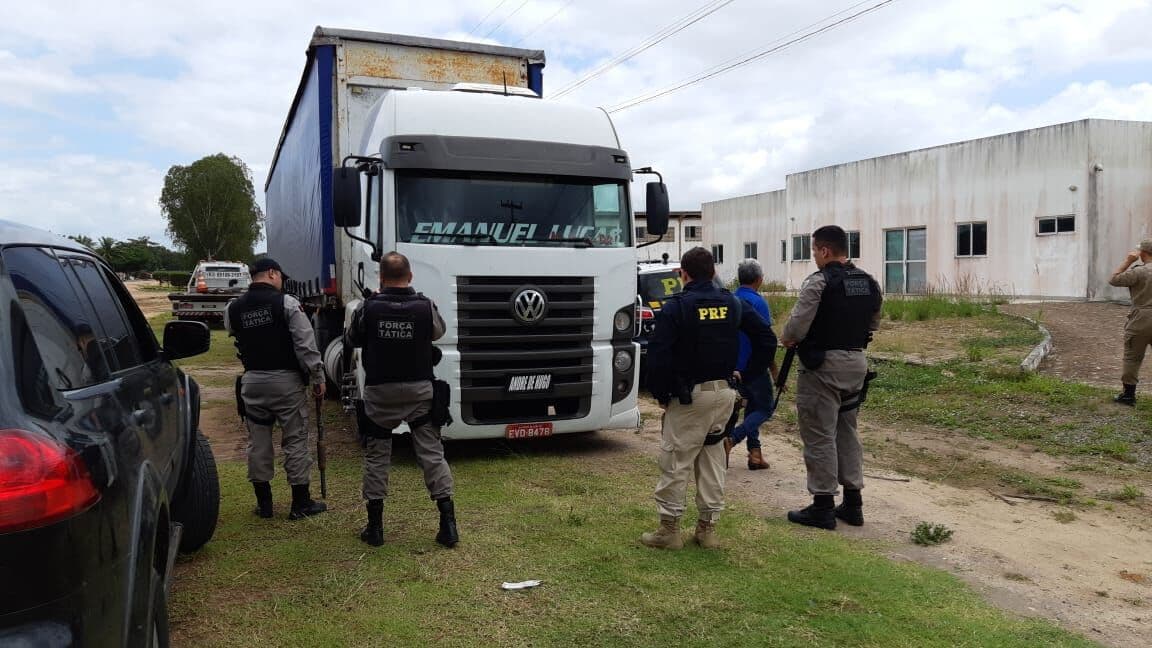 PRF e PM recuperam caminhão e carga roubada da Nestlé, avaliada em R$ 100 mil
