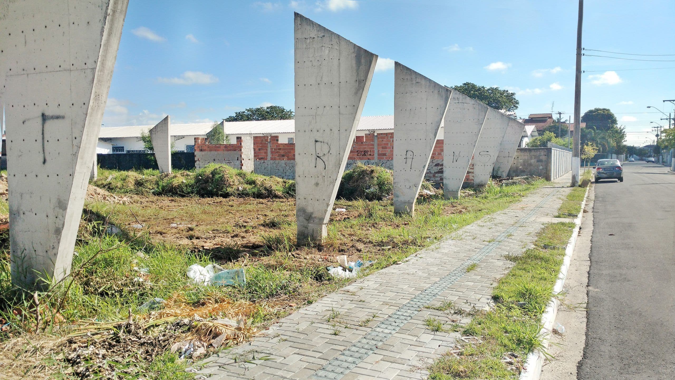 Justiça condena engenheiros a restituírem cofres da Suplan após demora na construção de quadra de esportes