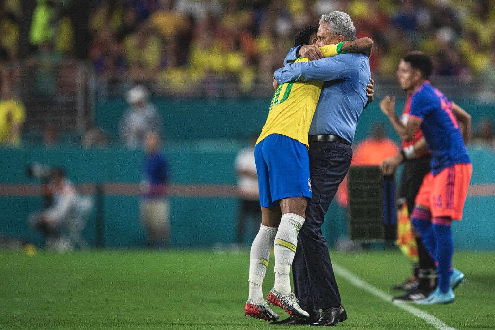 Neymar marca em retorno, e Brasil empata amistoso com a Colômbia nos EUA
