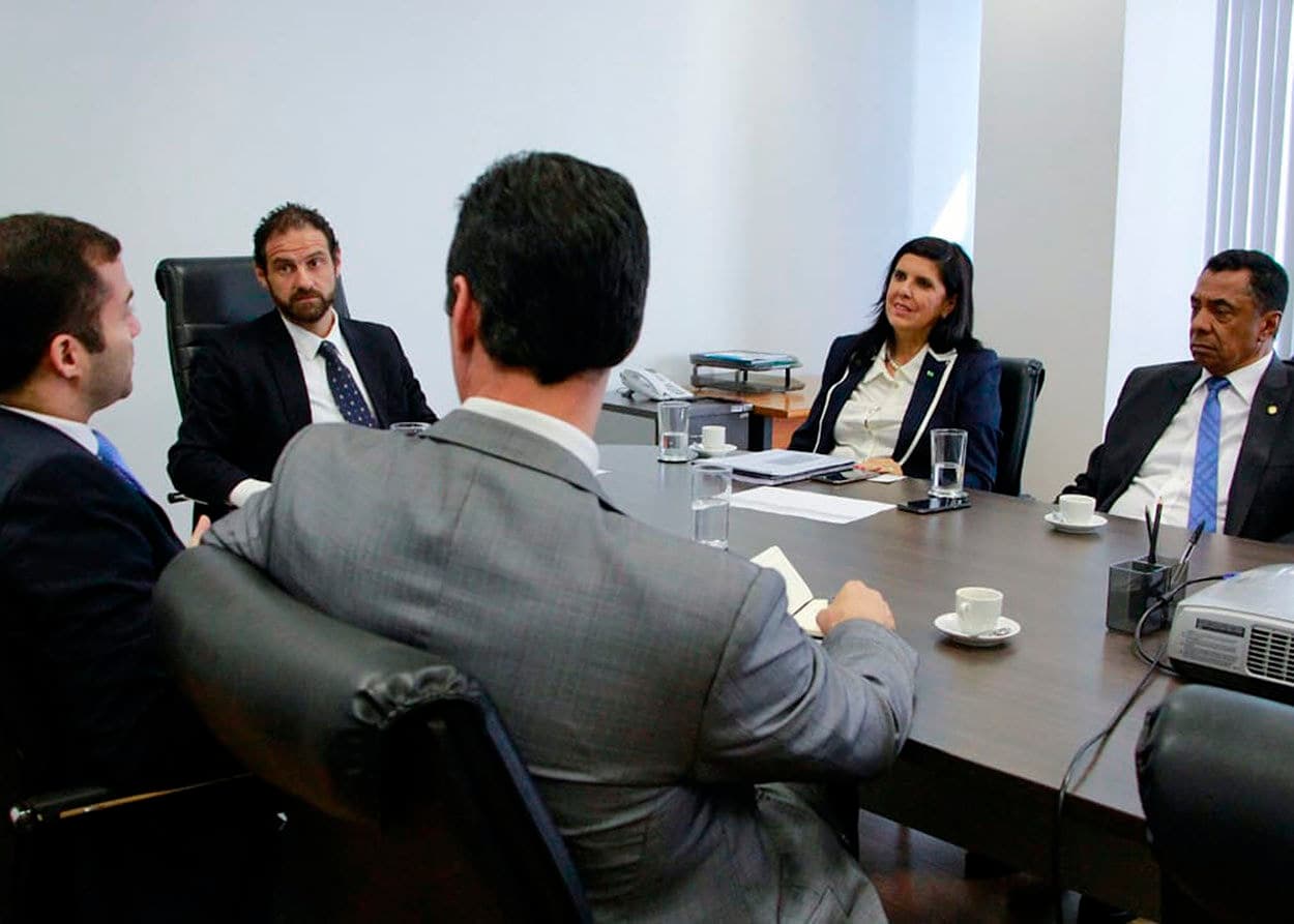 Lígia Feliciano comparece a reunião no Ministério da Economia para discutir implantação do Estaleiro de Lucena