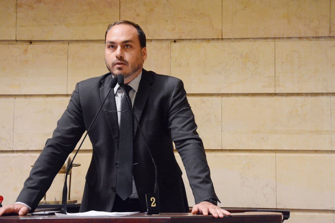 'Mentira absoluta', diz Carlos Bolsonaro sobre Bebianno ter falado com o presidente