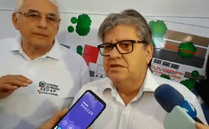 João Azevêdo rebate fala de Ricardo e diz que Nonato Bandeira está como secretário por indicação dele