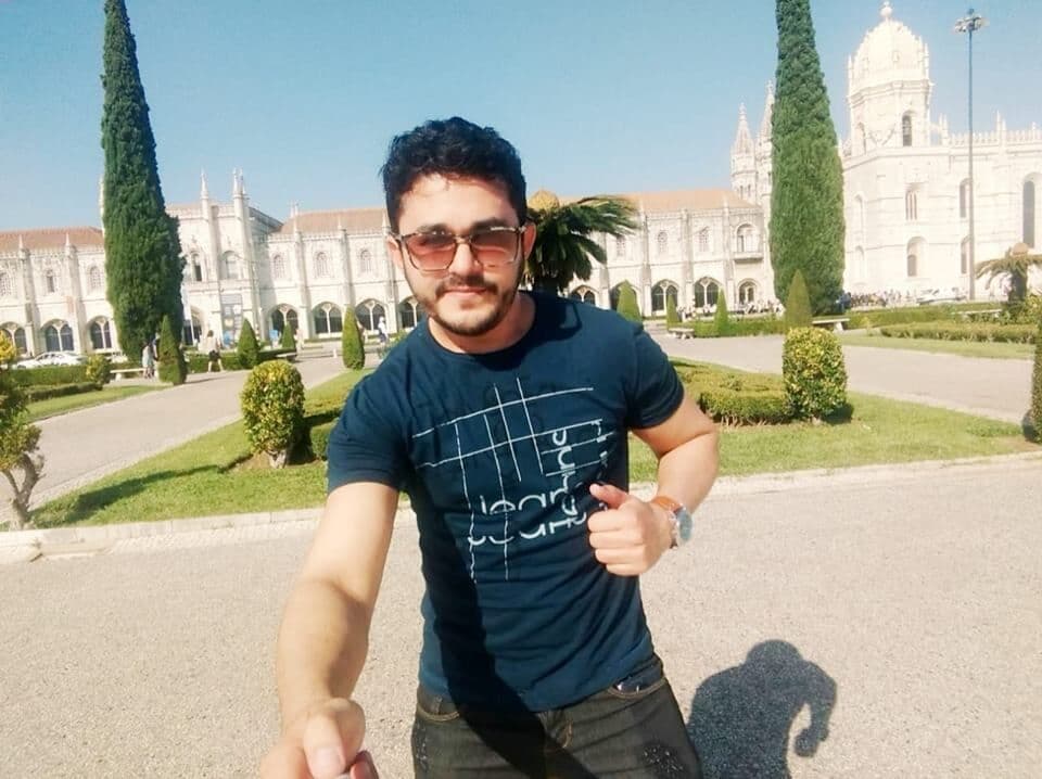 Empresário é encontrado morto dentro de casa e suspeito de latrocínio seria namorado da vítima