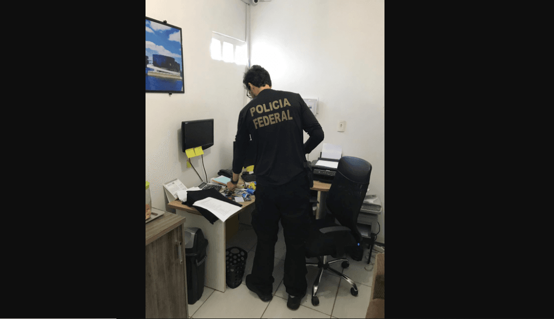 Polícia Federal cumpre dois mandados de prisão e três de busca e apreensão em Campina Grande