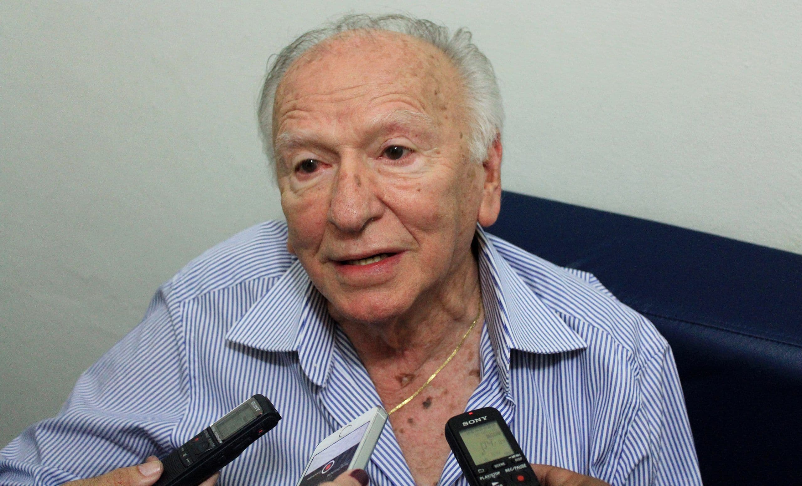 Enivaldo Ribeiro critica intenção de Adriano Galdino em ocupar duas vagas na majoritária: "tem que ser democrático"