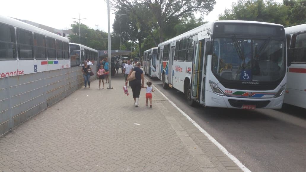 Motoristas de ônibus de João Pessoa começam a paralisar atividades e se concentram no Parque da Lagoa