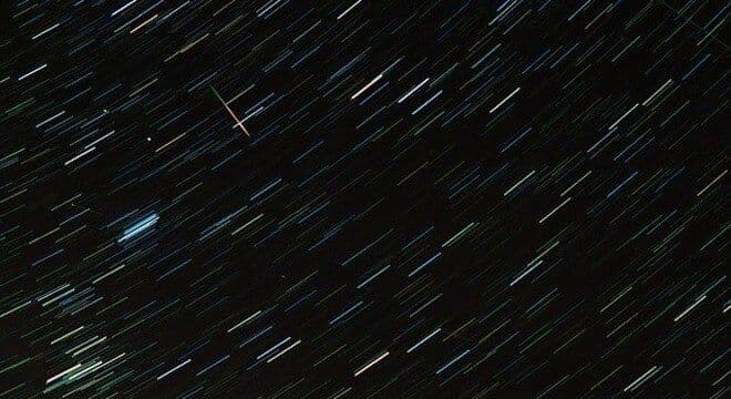 Chuva de meteoros de 'restos' do cometa Halley cruza o céu na madrugada desta terça-feira