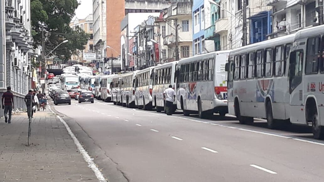 Sem previsão de retorno: motoristas de ônibus continuam parados no Centro de João Pessoa