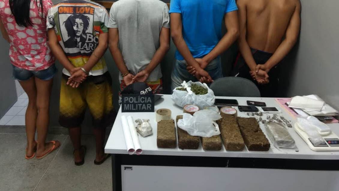 Polícia apreende mais de 5 quilos de maconha e prende cinco suspeitos de tráfico em vila de CG