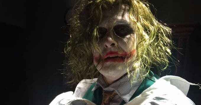 Médico atende emergência de parto fantasiado de Coringa