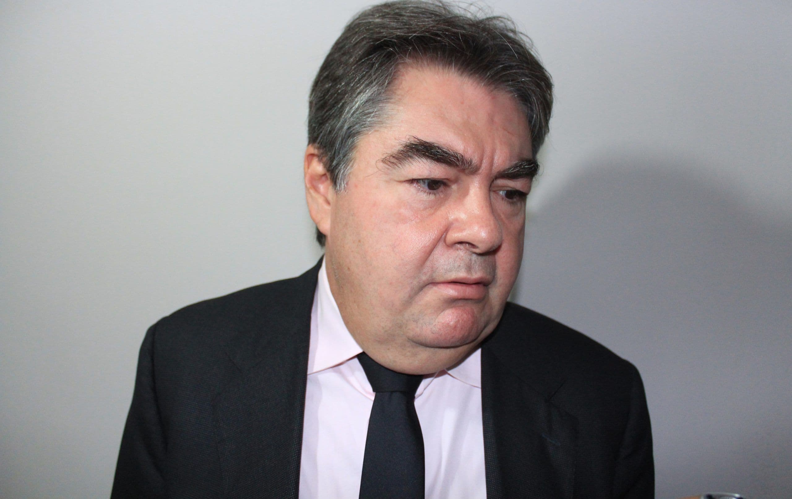 Deputado tem celular clonado e alerta para possíveis tentativas de golpe