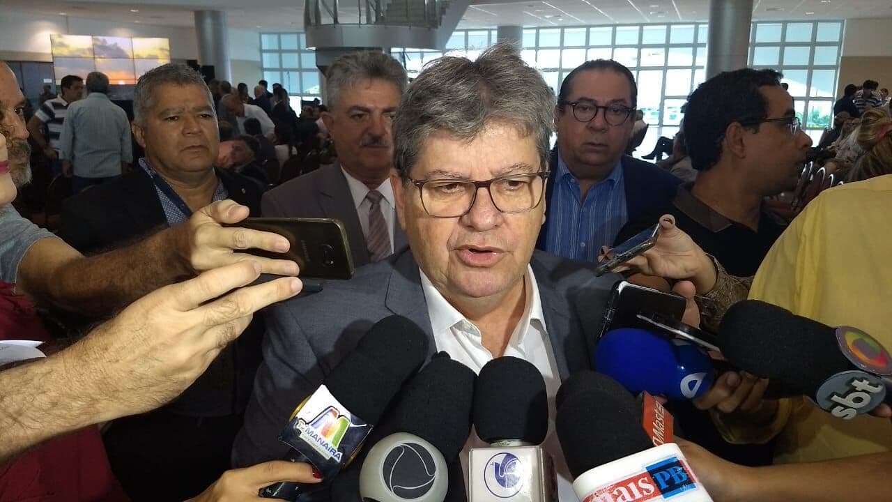 João Azevêdo deixa PSB e garante ida a partido de centro-esquerda